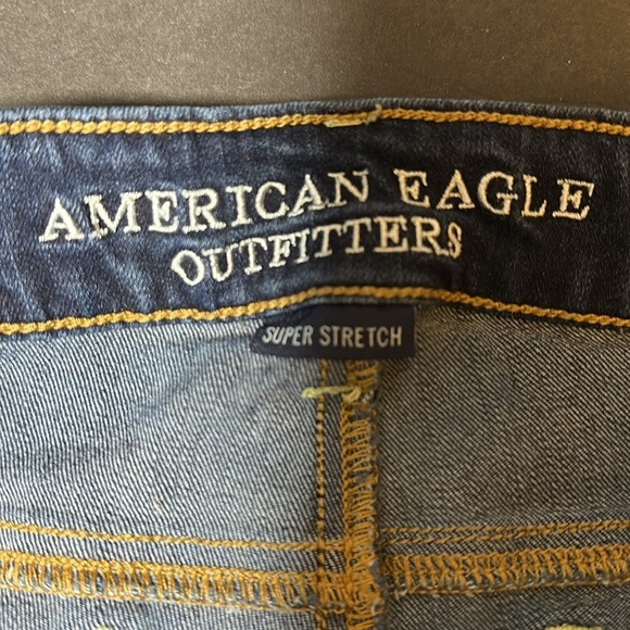 American Eagle Outfitters Women's Blue Denim Shorts size 4 (BLack Button) - Picture 4 of 12